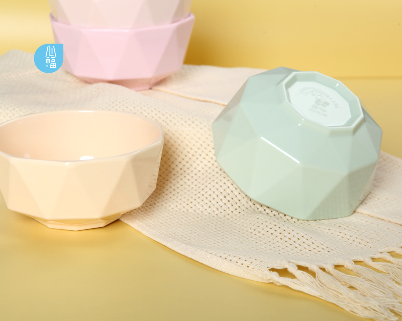 兒童餐具(ju)，尺寸可(kě)以(yi)變、标準不能(néng)低